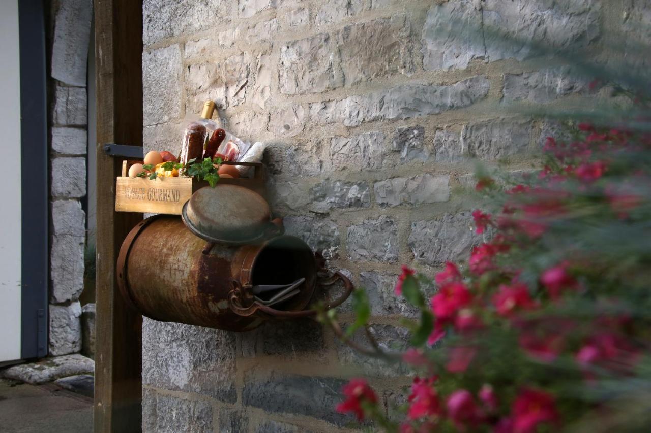 Bed and Breakfast Ferme Houard Bomal Exterior foto